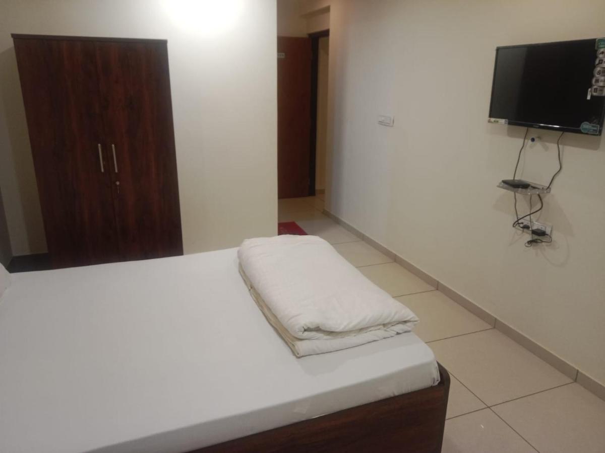 Hotel Shreeji'S Gandhinagar Eksteriør bilde