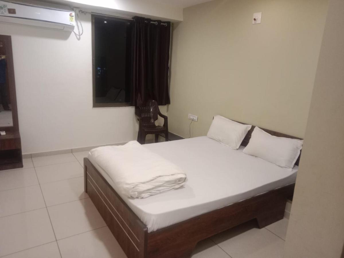 Hotel Shreeji'S Gandhinagar Eksteriør bilde