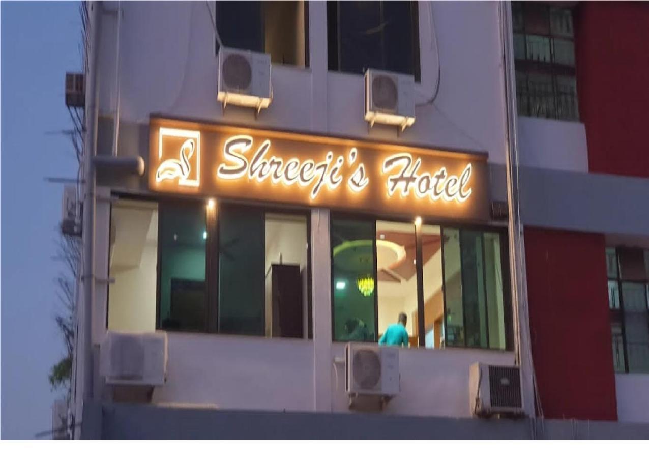 Hotel Shreeji'S Gandhinagar Eksteriør bilde