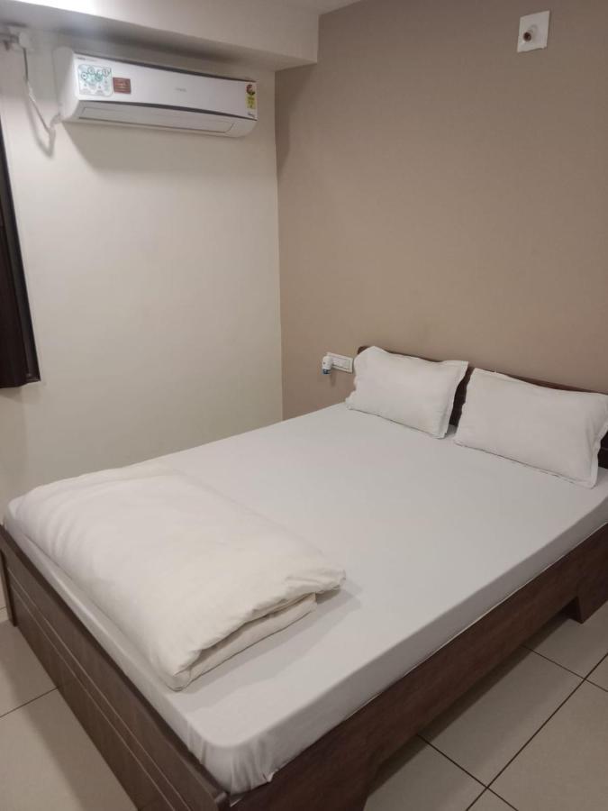 Hotel Shreeji'S Gandhinagar Eksteriør bilde
