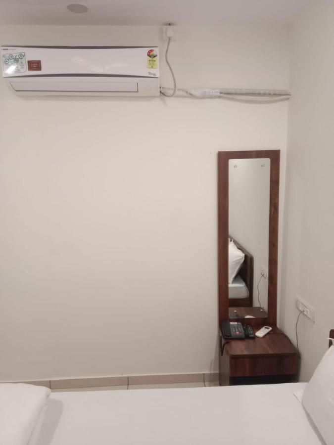 Hotel Shreeji'S Gandhinagar Eksteriør bilde
